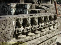 �A���R�[���g��( Angkor Tom )�̃N���[���̔��΂��x���Ă������@�B�e�ꏊ�F�V�F�����A�b�v�A�J���{�W�A
